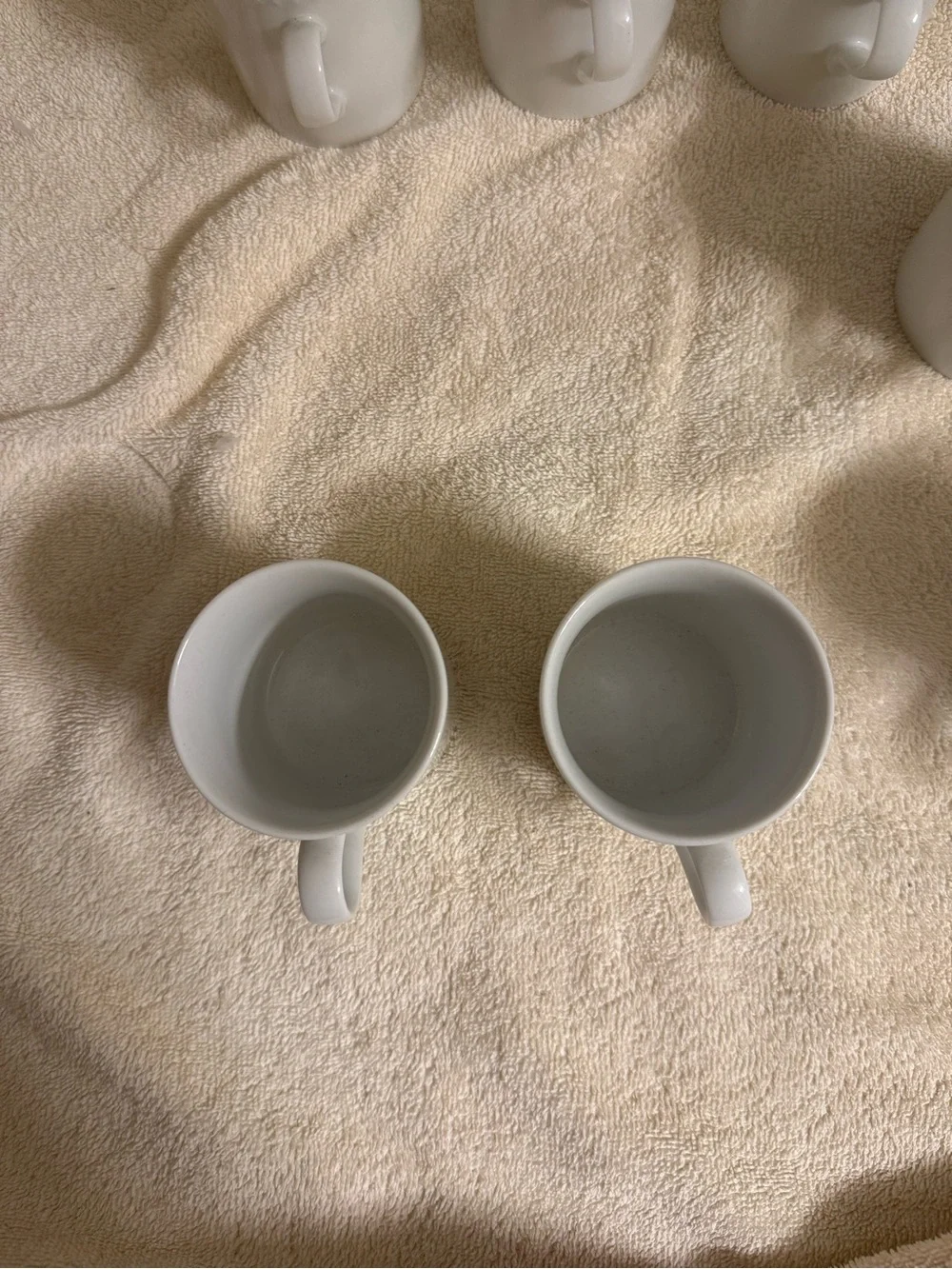 Set of 2 Crate&Barrel White Staccato Ceramic Coffee Tea Mug Scalloped Rim